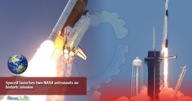 SpaceX-launches-two-NASA-astronauts-on