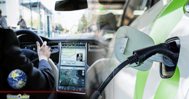 New-In-Vehicle-Technology-Shows-Using-Cars-For-Living-As-Traveling